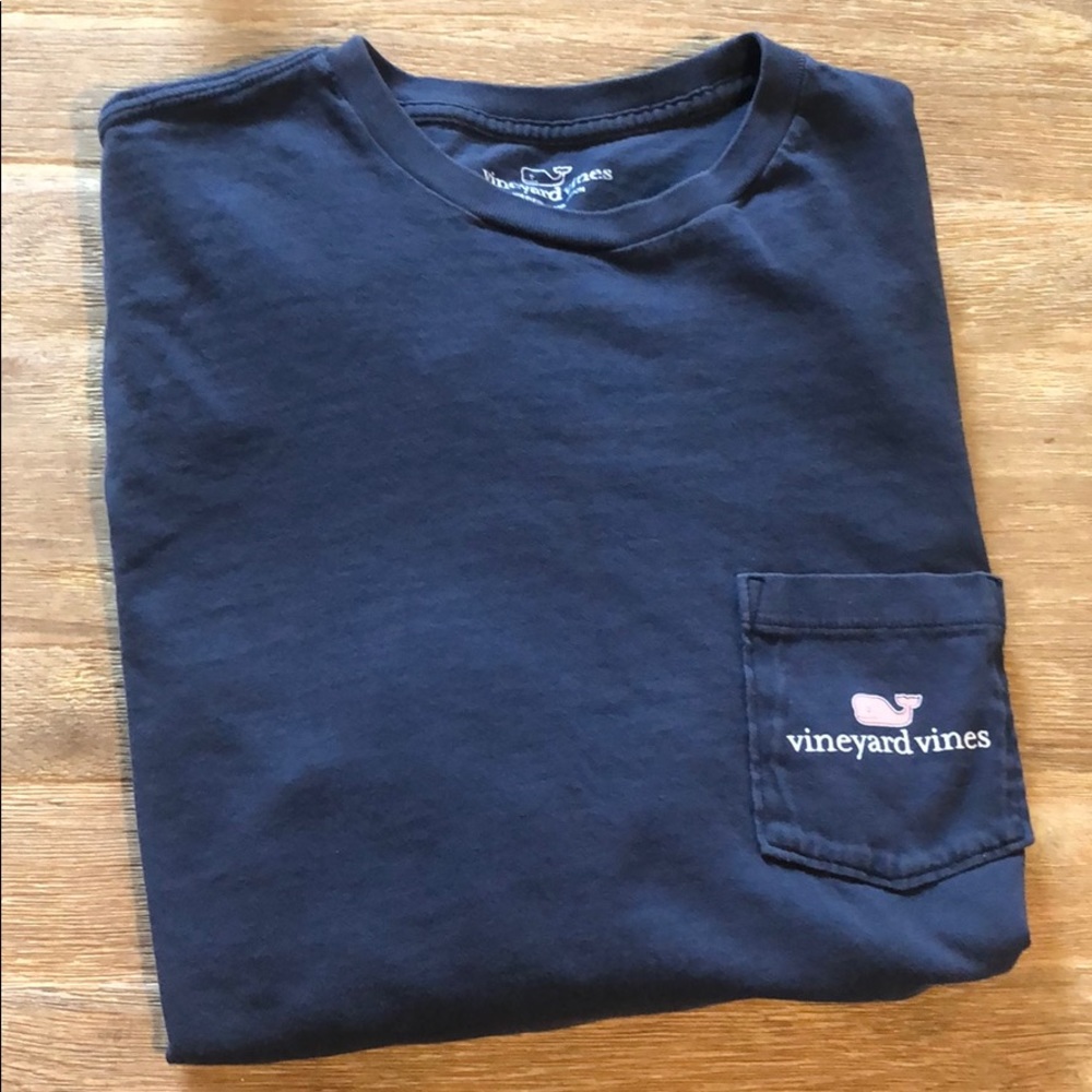 Vineyard vines t shirt